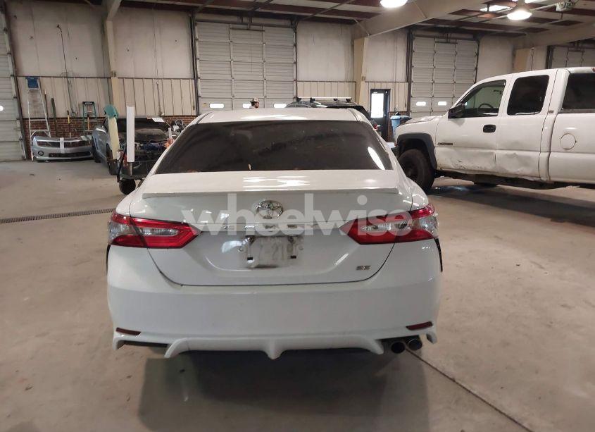 Photo 16 of 2018 Toyota Camry SE (VIN 4T1B11HK0JU567266)