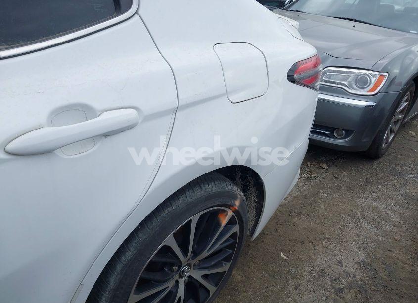 Photo 17 of 2018 Toyota Camry SE (VIN 4T1B11HK0JU567266)