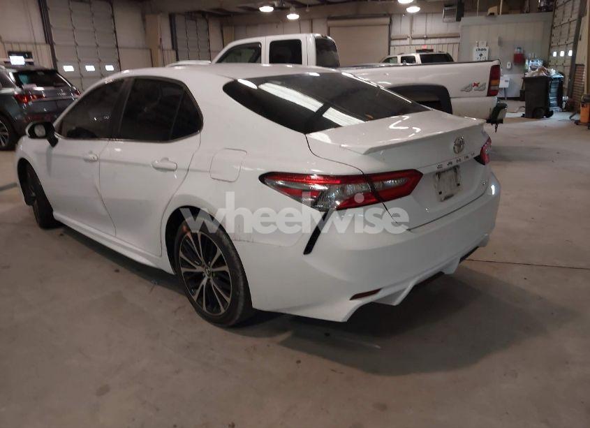 Photo 3 of 2018 Toyota Camry SE (VIN 4T1B11HK0JU567266)