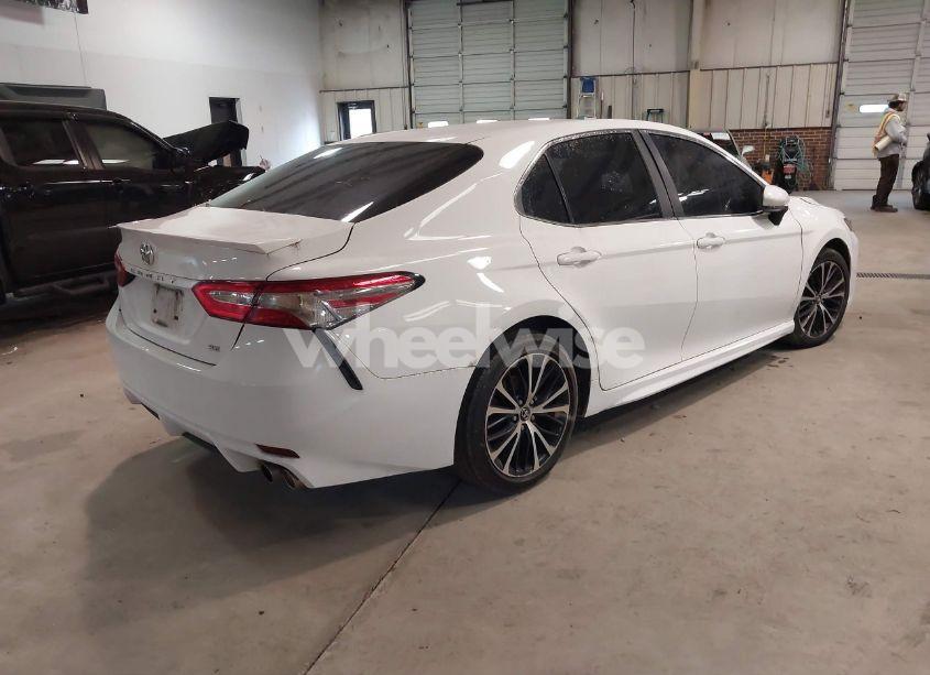 Photo 4 of 2018 Toyota Camry SE (VIN 4T1B11HK0JU567266)