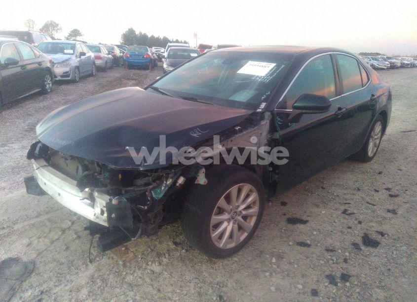 Photo 2 of 2018 Toyota Camry LE (VIN 4T1B11HK0JU570233)