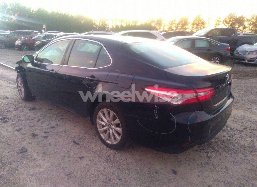 Photo 3 of 2018 Toyota Camry LE (VIN 4T1B11HK0JU570233)