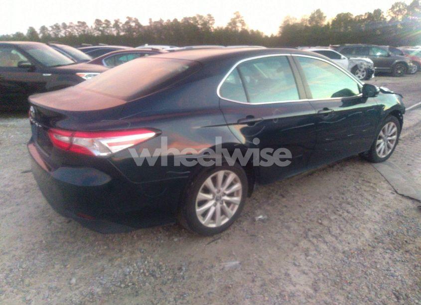 Photo 4 of 2018 Toyota Camry LE (VIN 4T1B11HK0JU570233)