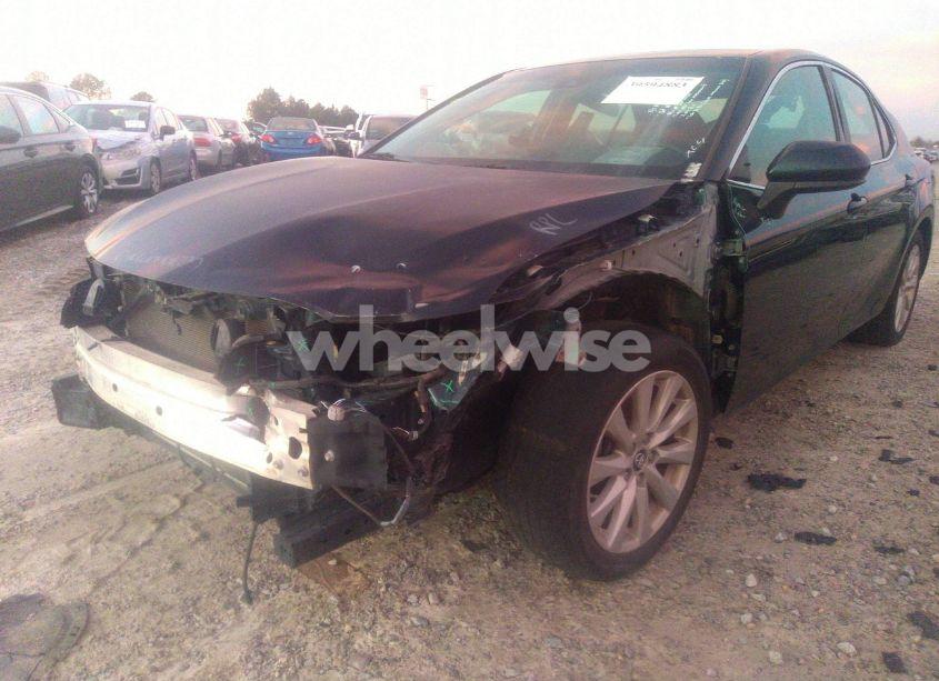 Photo 6 of 2018 Toyota Camry LE (VIN 4T1B11HK0JU570233)