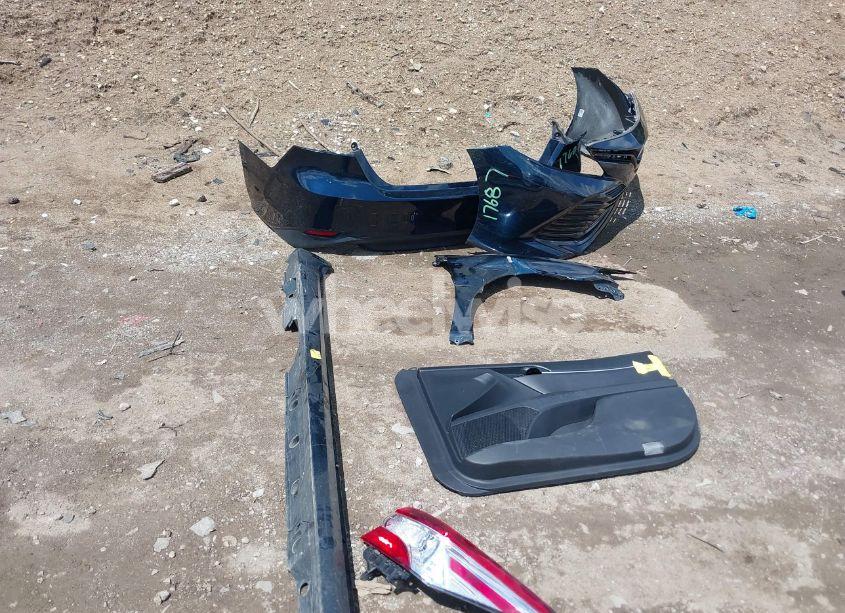 Photo 12 of 2018 Toyota Camry LE (VIN 4T1B11HK0JU575125)