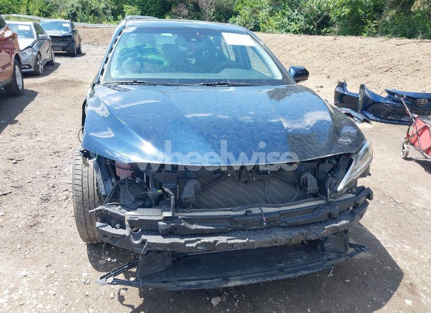 Photo 13 of 2018 Toyota Camry LE (VIN 4T1B11HK0JU575125)