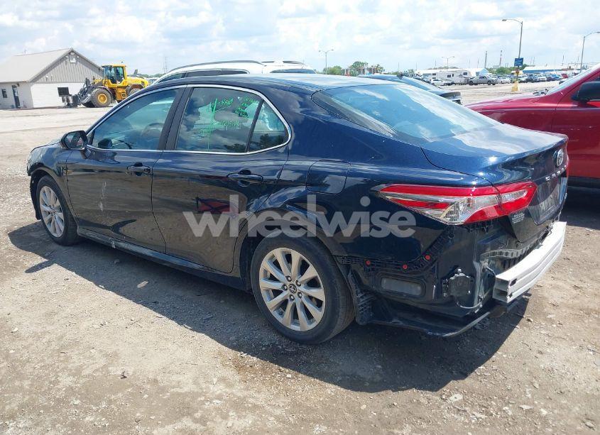 Photo 3 of 2018 Toyota Camry LE (VIN 4T1B11HK0JU575125)