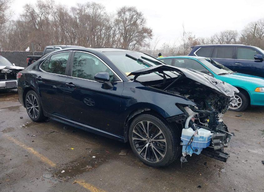 Photo 14 of 2018 Toyota Camry SE (VIN 4T1B11HK0JU584830)