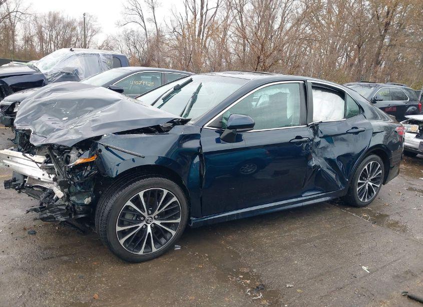 Photo 15 of 2018 Toyota Camry SE (VIN 4T1B11HK0JU584830)