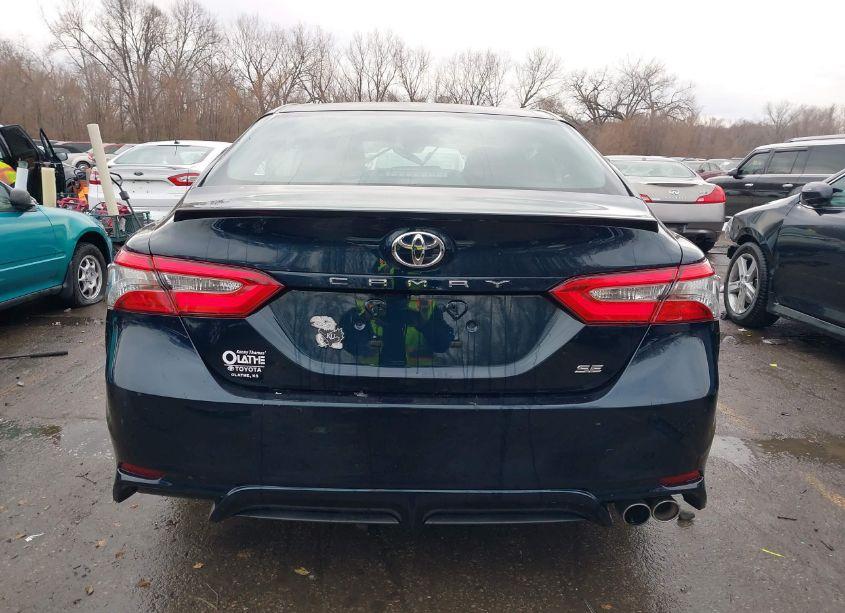 Photo 17 of 2018 Toyota Camry SE (VIN 4T1B11HK0JU584830)