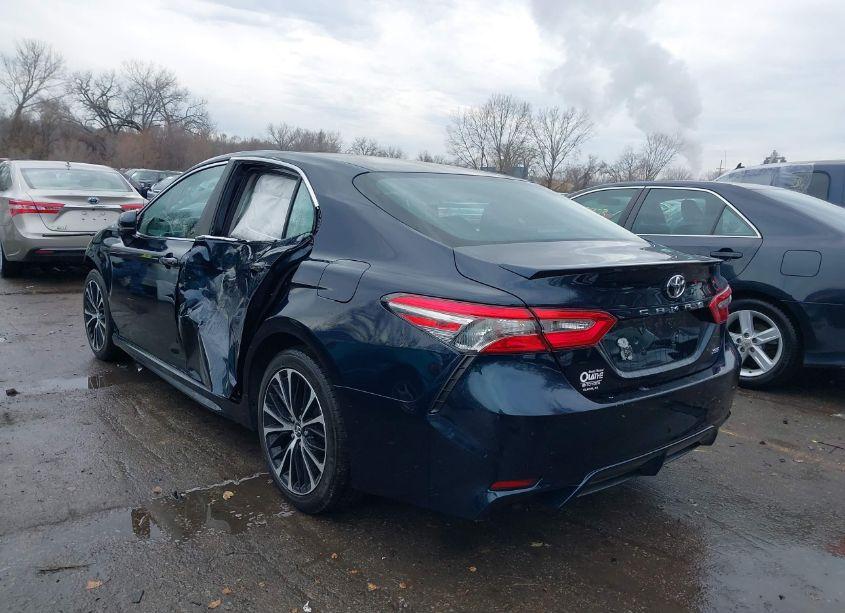 Photo 3 of 2018 Toyota Camry SE (VIN 4T1B11HK0JU584830)