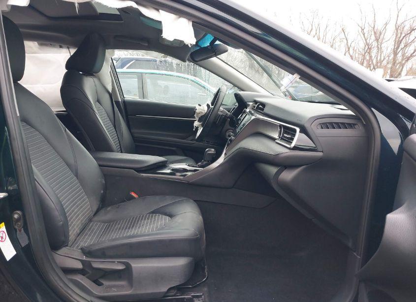 Photo 5 of 2018 Toyota Camry SE (VIN 4T1B11HK0JU584830)