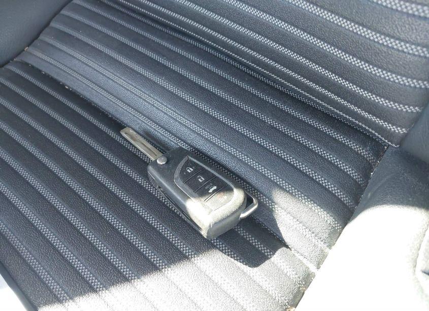 Photo 11 of 2018 Toyota Camry SE (VIN 4T1B11HK0JU588070)