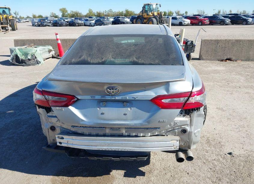 Photo 17 of 2018 Toyota Camry SE (VIN 4T1B11HK0JU588070)