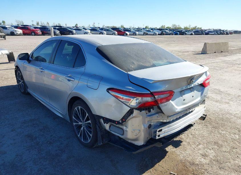 Photo 3 of 2018 Toyota Camry SE (VIN 4T1B11HK0JU588070)