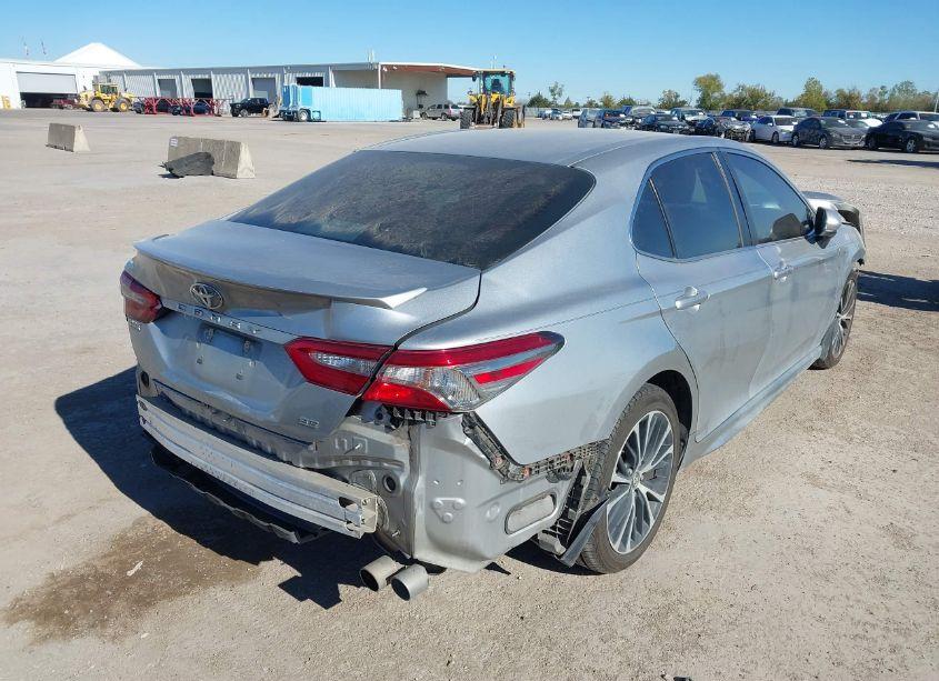 Photo 4 of 2018 Toyota Camry SE (VIN 4T1B11HK0JU588070)