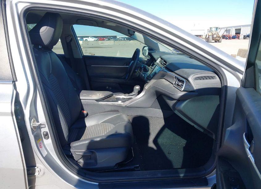 Photo 5 of 2018 Toyota Camry SE (VIN 4T1B11HK0JU588070)