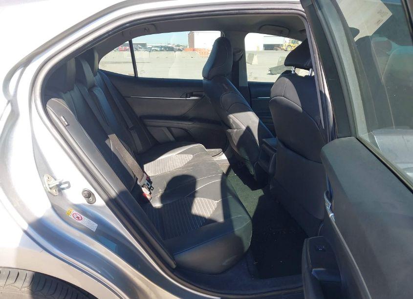 Photo 8 of 2018 Toyota Camry SE (VIN 4T1B11HK0JU588070)