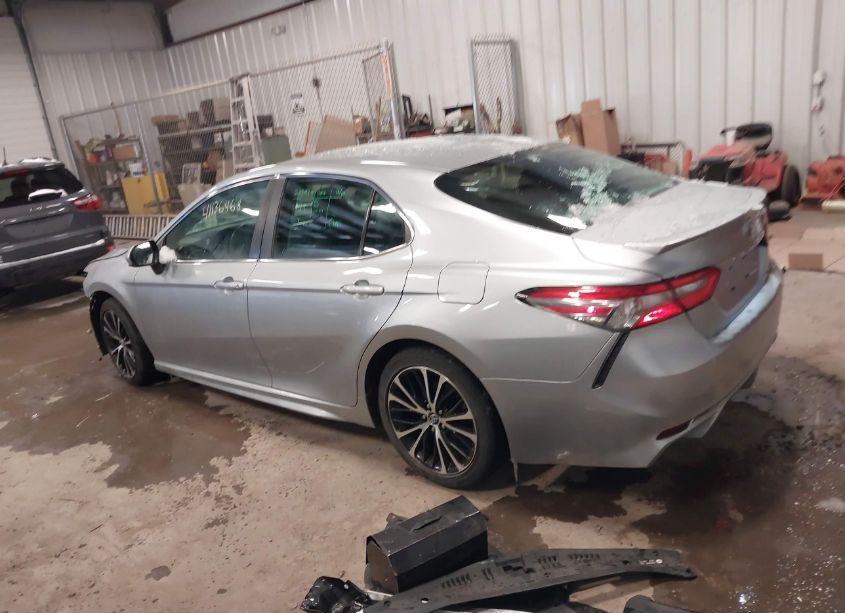 Photo 14 of 2018 Toyota Camry SE (VIN 4T1B11HK0JU589624)