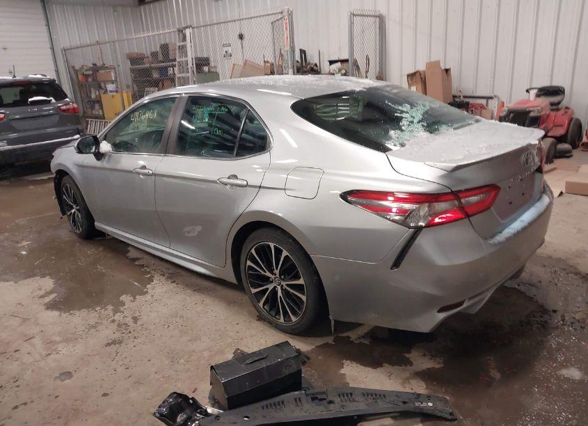 Photo 3 of 2018 Toyota Camry SE (VIN 4T1B11HK0JU589624)