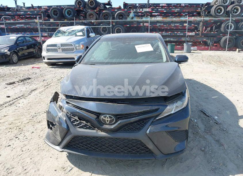 Photo 12 of 2018 Toyota Camry SE (VIN 4T1B11HK0JU589834)