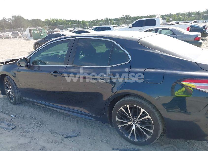 Photo 14 of 2018 Toyota Camry SE (VIN 4T1B11HK0JU589834)