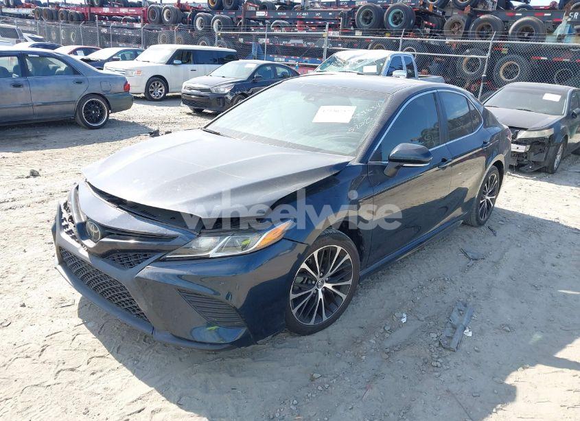 Photo 2 of 2018 Toyota Camry SE (VIN 4T1B11HK0JU589834)