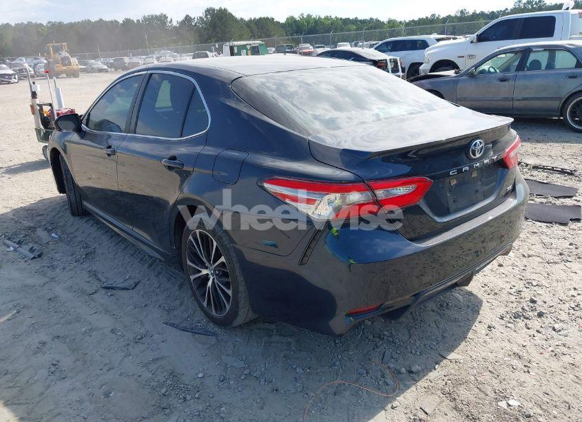 Photo 3 of 2018 Toyota Camry SE (VIN 4T1B11HK0JU589834)