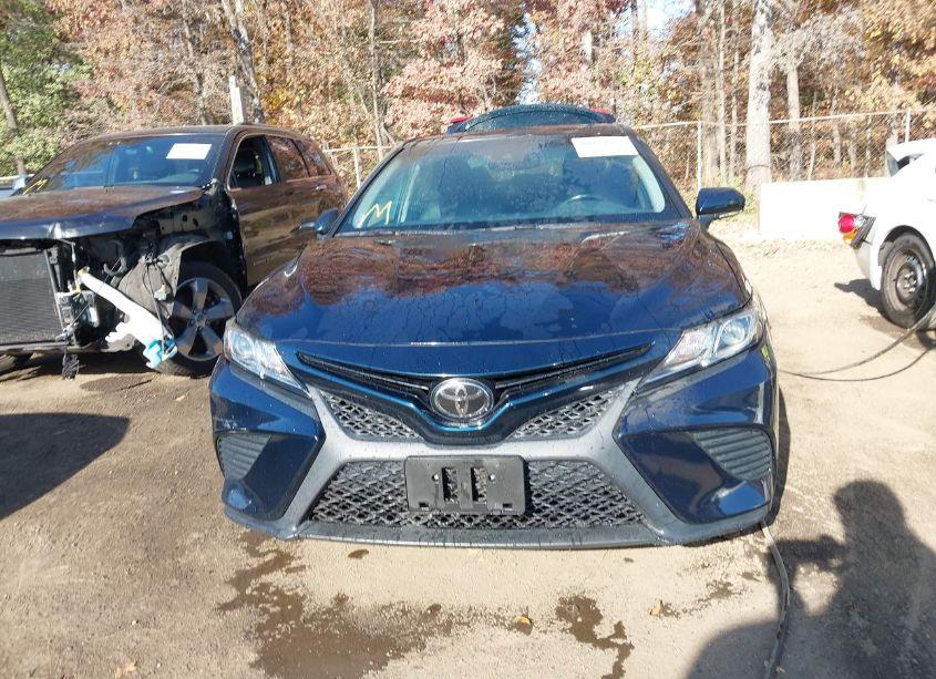 Photo 13 of 2018 Toyota Camry SE (VIN 4T1B11HK0JU591213)