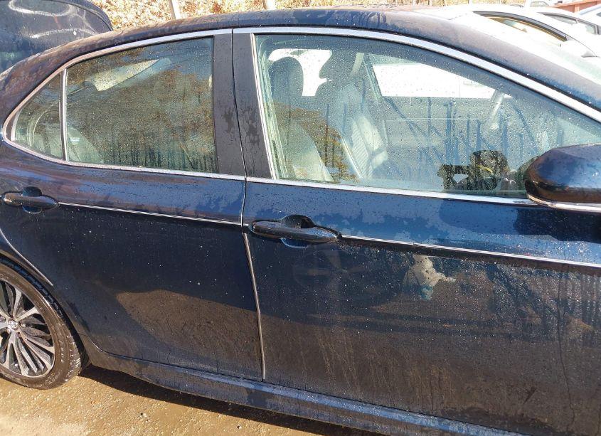 Photo 14 of 2018 Toyota Camry SE (VIN 4T1B11HK0JU591213)