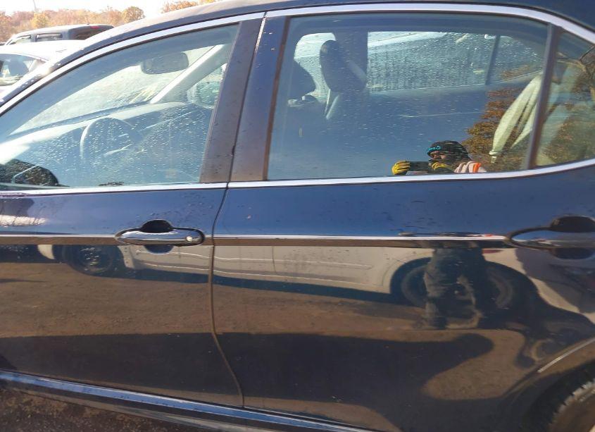 Photo 15 of 2018 Toyota Camry SE (VIN 4T1B11HK0JU591213)