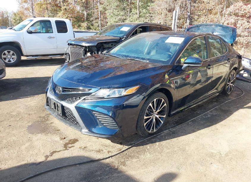 Photo 2 of 2018 Toyota Camry SE (VIN 4T1B11HK0JU591213)