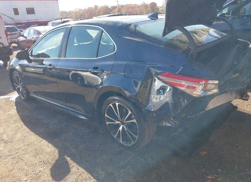 Photo 3 of 2018 Toyota Camry SE (VIN 4T1B11HK0JU591213)