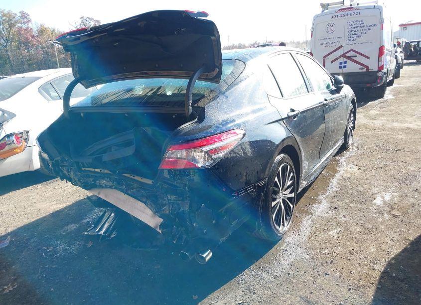 Photo 4 of 2018 Toyota Camry SE (VIN 4T1B11HK0JU591213)