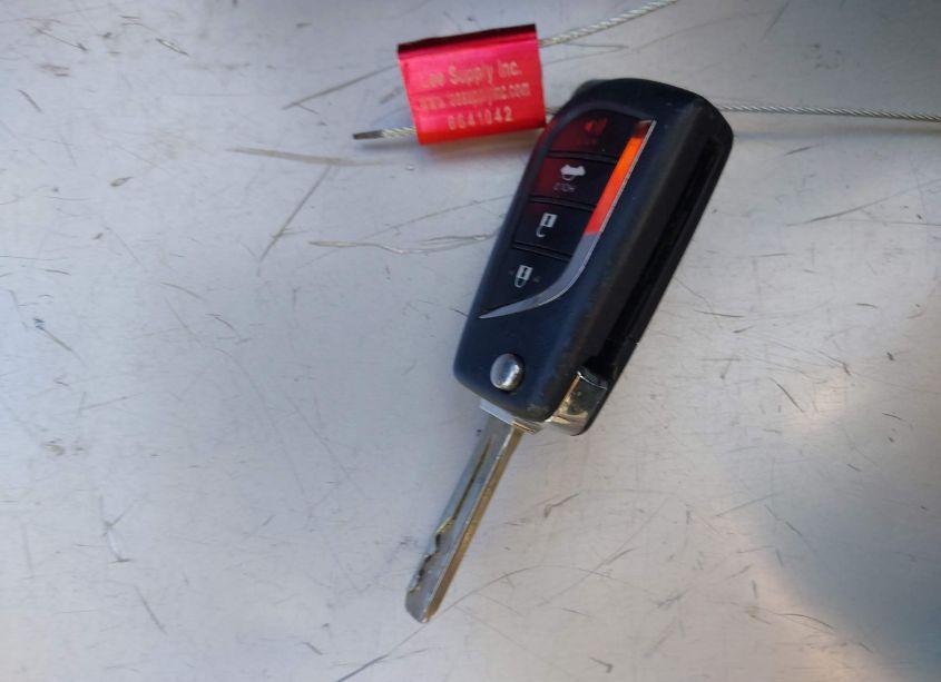 Photo 11 of 2018 Toyota Camry LE (VIN 4T1B11HK0JU618538)