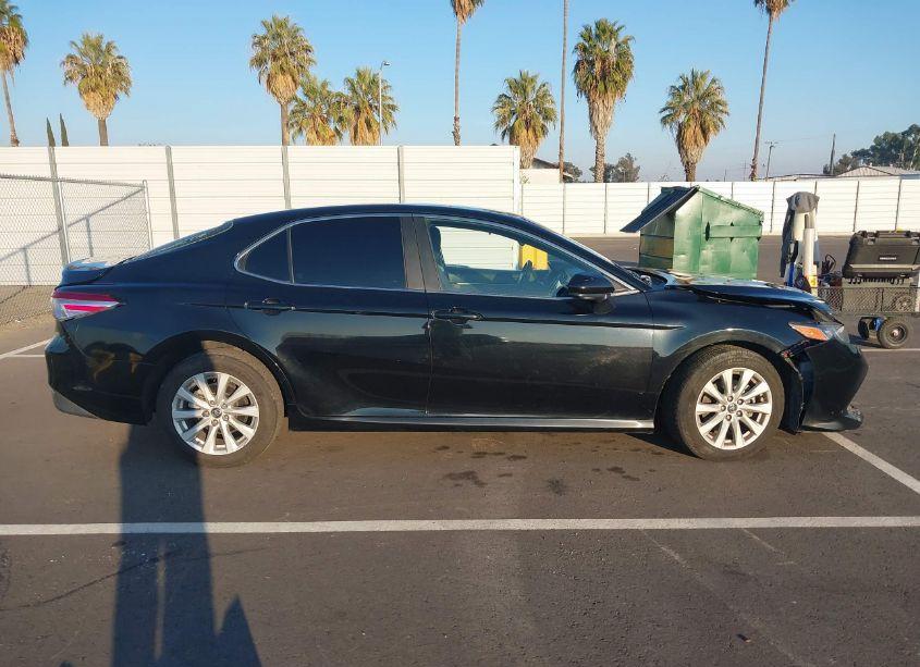 Photo 13 of 2018 Toyota Camry LE (VIN 4T1B11HK0JU618538)