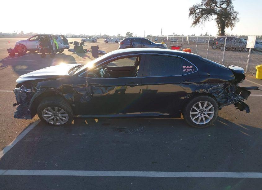 Photo 14 of 2018 Toyota Camry LE (VIN 4T1B11HK0JU618538)