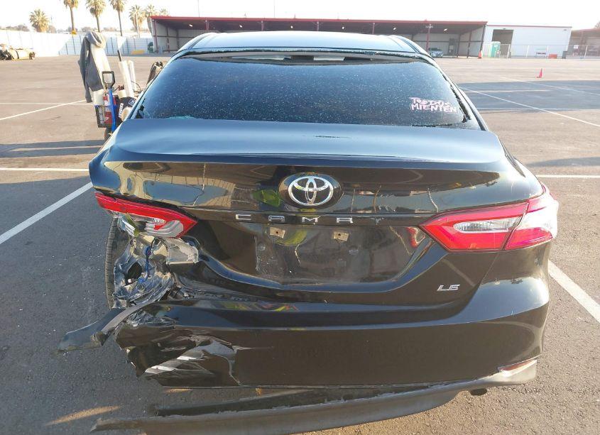 Photo 16 of 2018 Toyota Camry LE (VIN 4T1B11HK0JU618538)