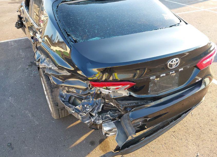 Photo 17 of 2018 Toyota Camry LE (VIN 4T1B11HK0JU618538)