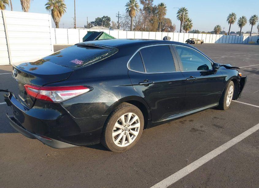 Photo 4 of 2018 Toyota Camry LE (VIN 4T1B11HK0JU618538)