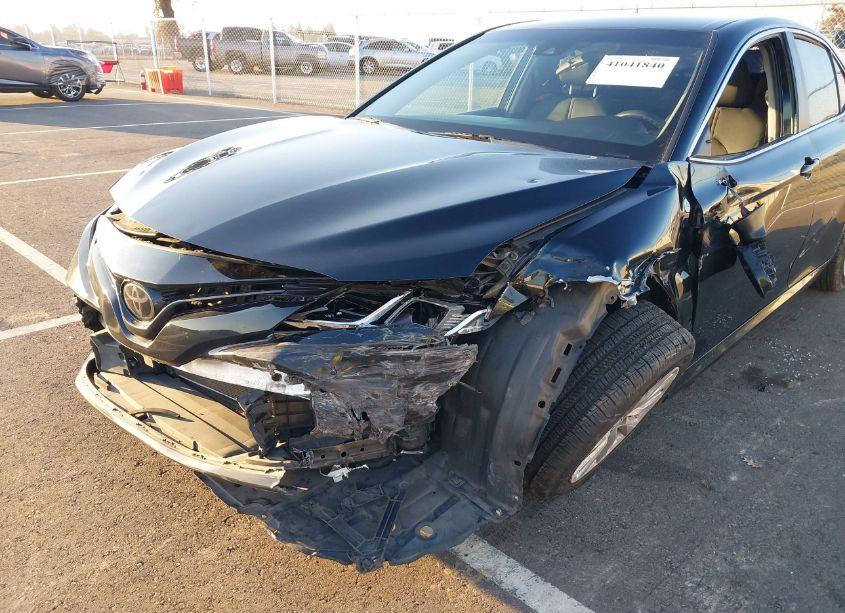 Photo 6 of 2018 Toyota Camry LE (VIN 4T1B11HK0JU618538)