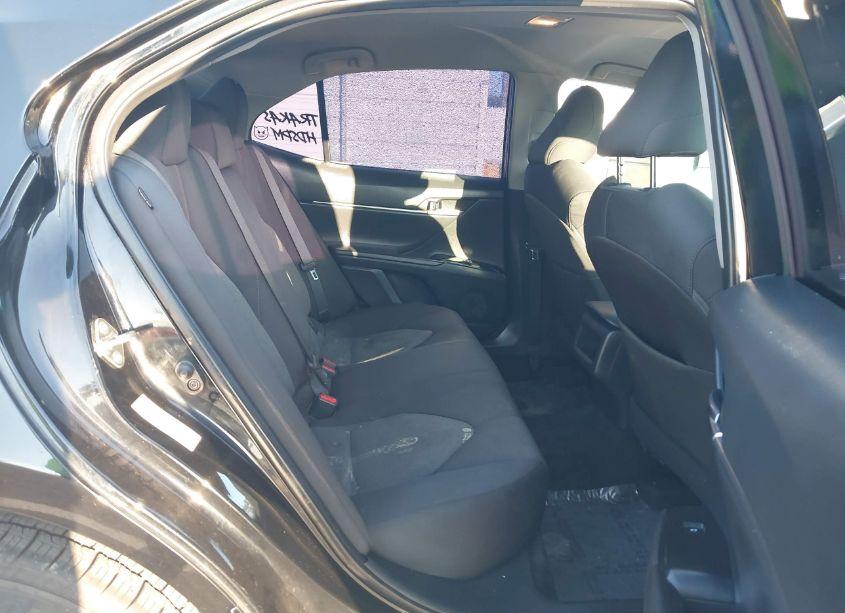 Photo 8 of 2018 Toyota Camry LE (VIN 4T1B11HK0JU618538)