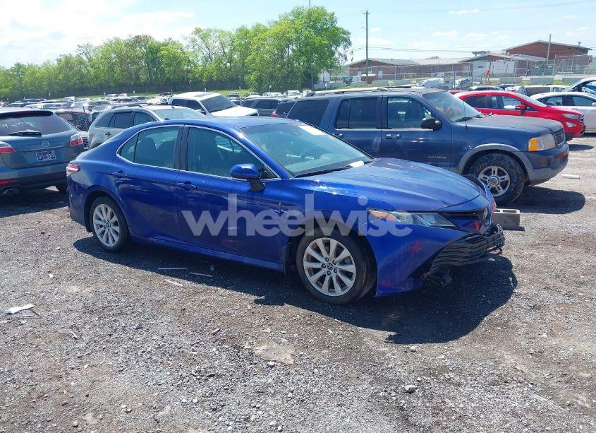 Photo 14 of 2018 Toyota Camry LE (VIN 4T1B11HK0JU624520)