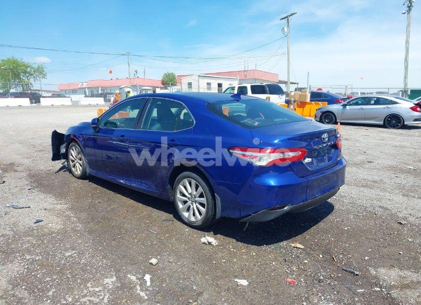 Photo 15 of 2018 Toyota Camry LE (VIN 4T1B11HK0JU624520)