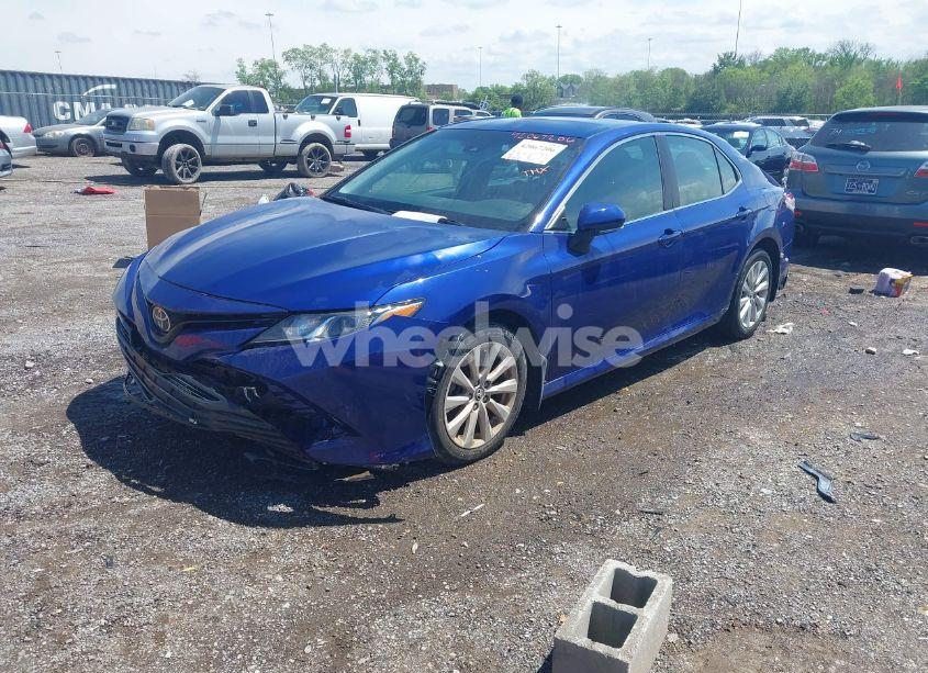 Photo 2 of 2018 Toyota Camry LE (VIN 4T1B11HK0JU624520)