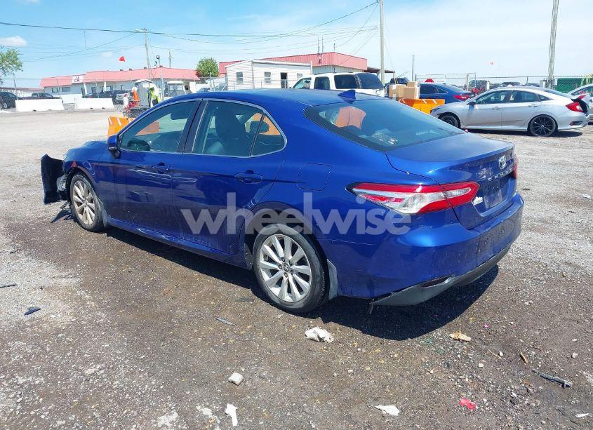 Photo 3 of 2018 Toyota Camry LE (VIN 4T1B11HK0JU624520)