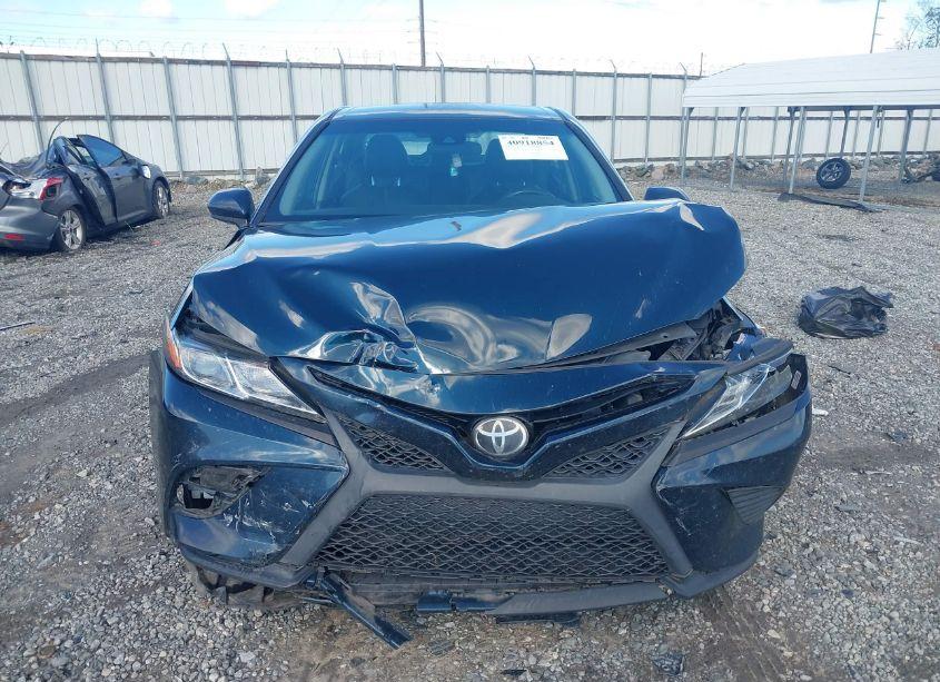 Photo 12 of 2018 Toyota Camry SE (VIN 4T1B11HK0JU627627)