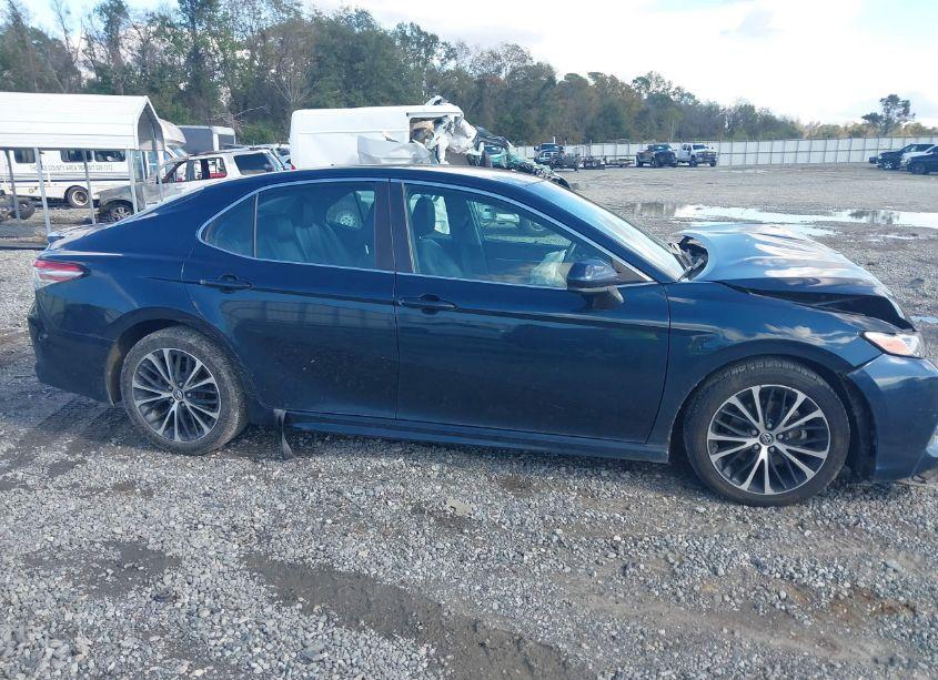 Photo 13 of 2018 Toyota Camry SE (VIN 4T1B11HK0JU627627)