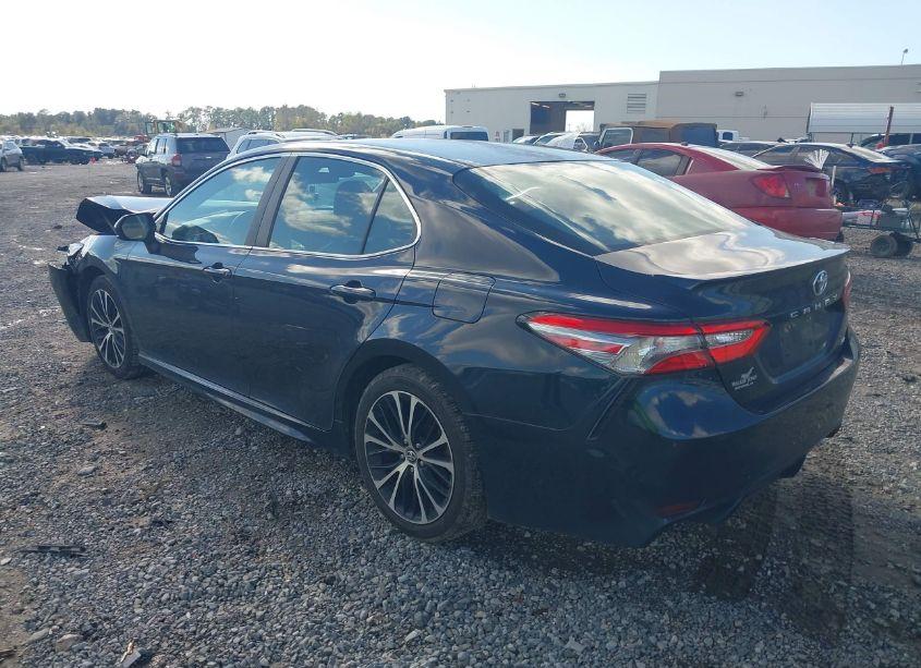 Photo 3 of 2018 Toyota Camry SE (VIN 4T1B11HK0JU627627)