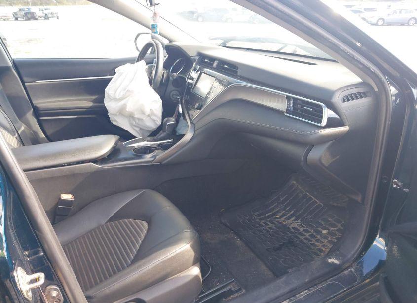 Photo 5 of 2018 Toyota Camry SE (VIN 4T1B11HK0JU627627)